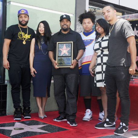 Ice Cube with his wife and children